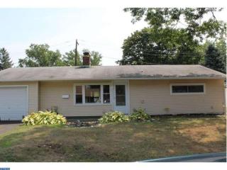 14 Boulder Ln, Levittown, PA 19054-2123