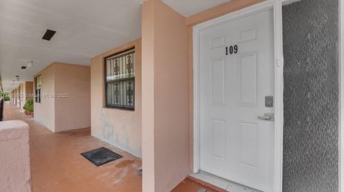 5835 20th Ave, Hialeah, FL 33012-7559