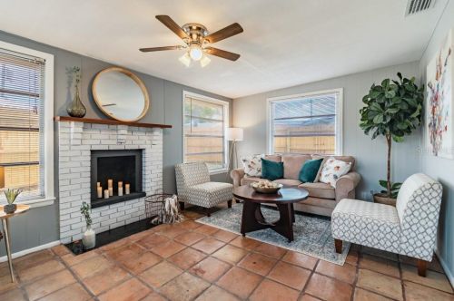 4201 Beacon Square Dr, Tarpon Springs, FL 34691-1536