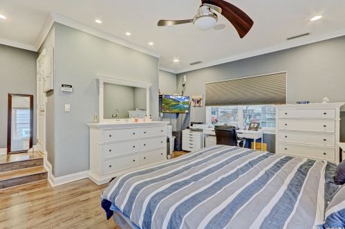 95 Midway St, Babylon NY  11702-4311 exterior