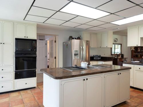 6737 180th Avenue Rd, Ocklawaha FL  32179-7002 exterior