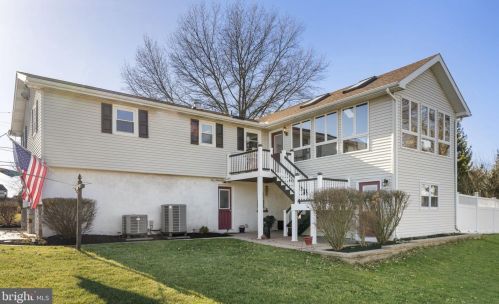 2221 Swamp Pike, Gilbertsville PA  19525-9654 exterior