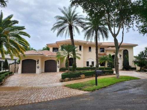 15521 83rd Ave, Hialeah, FL 33016-2256