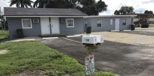 576 7th St, Belle Glade, FL 33430-3811