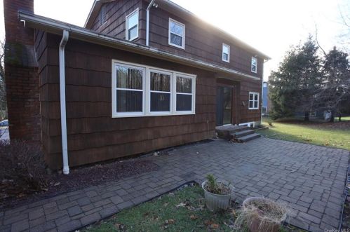 24 Capt Faldermeyer Dr, Stony Point, NY 10980-3406