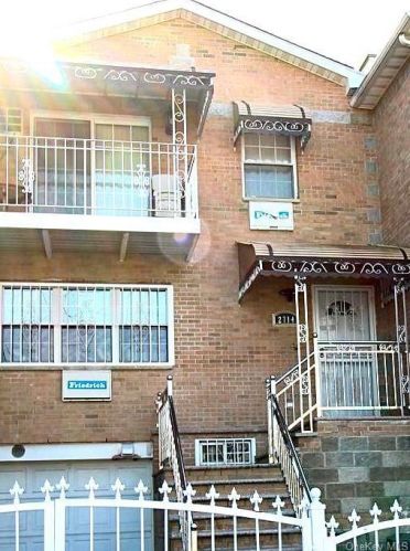 2714 Sexton Pl, Bronx, NY 10469-5204