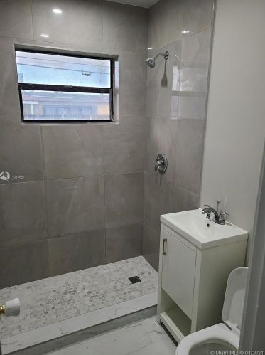 850 50th Pl, Hialeah FL  33012-3420 exterior