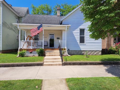 305 Fayette St, Washington Ch, OH 43160-1327