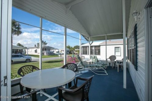 758 Lark Dr, Sebastian, FL 32976-7224