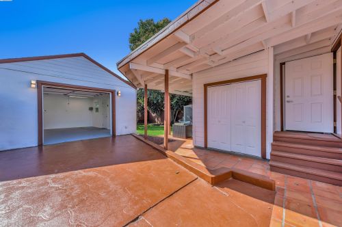 1244 106th Ave, Oakland CA  94603-3814 exterior