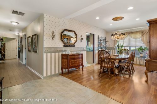 28 Winding River Rd, Lakewood NJ  08701-5733 exterior