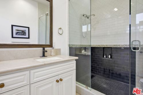 12202 Hartsook St, North Hollywood CA  91601-3961 exterior