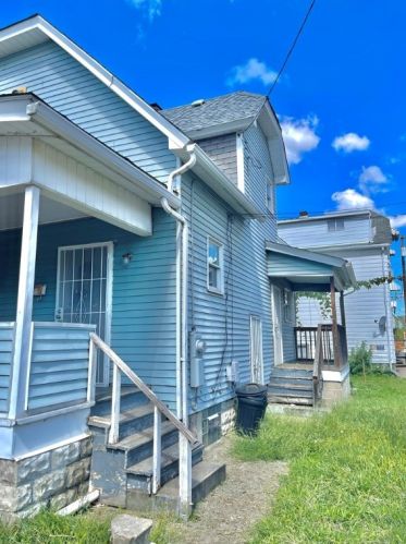 409 15th St, New Kensington, PA 15068-4421