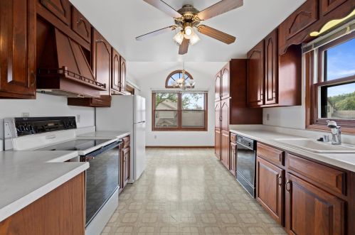3331 13th St, Kenosha, WI 53144-2932