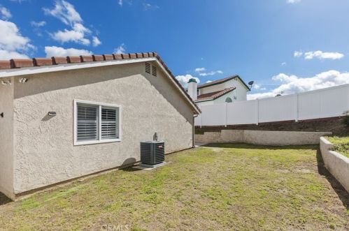 27093 Rainbow Crk Dr, Temecula CA 92591-4570 exterior