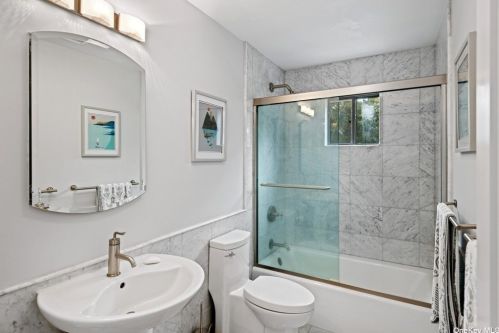 36 Ancient Hwy, East Hampton NY  11937-2568 exterior