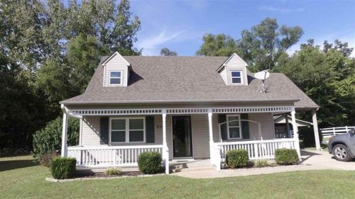 236 Village St, Dyersburg, TN 38024-7528