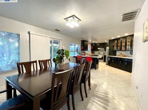 74 Ravenswood Ct, Oakley CA  94561-3062 exterior