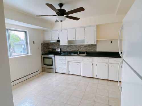 107 Wright Ave, Deer Park, NY 11729-2807