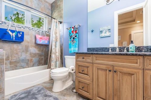 65 31 St, Naples FL 34117-3100 exterior