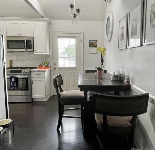 1155 Shippan Ave, Stamford CT  06902-7440 exterior