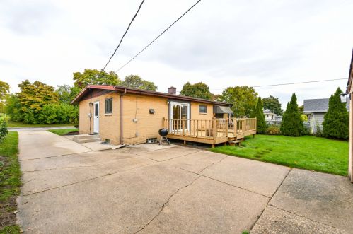 6371 Kinnickinnic Riv Pkwy, Milwaukee WI 53219-3015 exterior