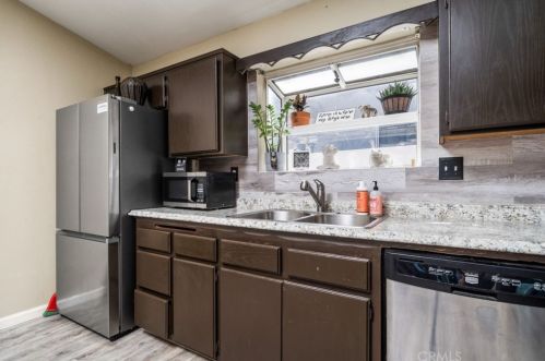 593 Award Dr, Colton CA 92324-2674 exterior