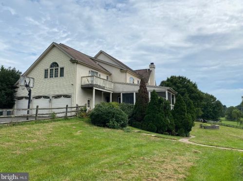 102 Hayfield Ln, Chadds Ford, PA 19317-9208