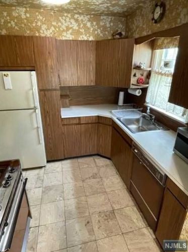 281 Lindbergh Blvd, Teaneck NJ  07666-6542 exterior