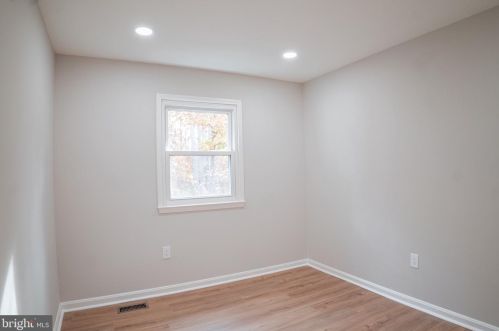 2001 Mayflower Dr, Woodbridge VA  22192-2322 exterior