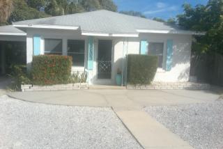 221 Grant Dr, Sarasota, FL 34236-2028