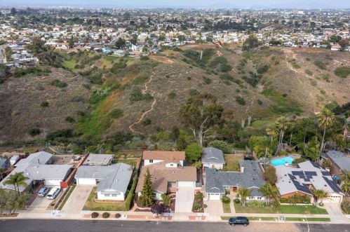 4223 Quapaw Ave, San Diego CA 92117-4525 exterior