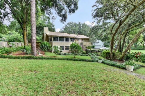 909 Torchwood Dr, Deland, FL 32724-9418