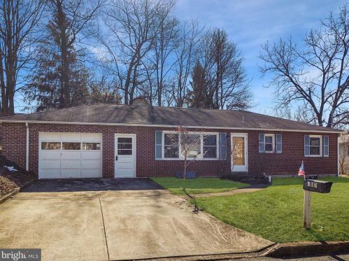 403 Duke St, Hummelstown, PA 17036-9209