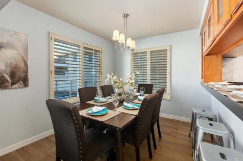 7442 Altiva Pl, Carlsbad CA 92009-6412 exterior