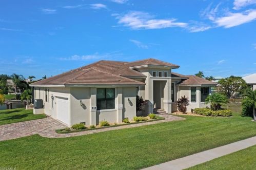 535 Spinnaker Dr, Marco Island, FL 34145-1818