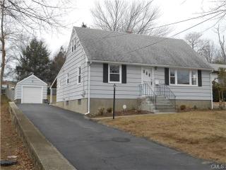 615 Light St, Stratford CT  06614-4659 exterior