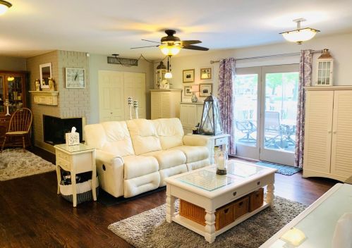 221 150, Valpo IN  46383-9559 exterior