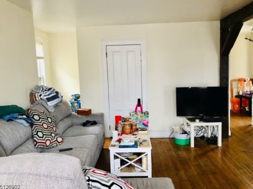 1065 Jaques Ave, Rahway NJ 07065-3927 exterior