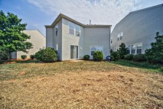 8825 Oak Dr, Charlotte, NC 28269-1624