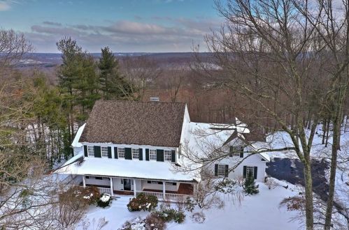45 Sky Line Dr, Bridgeport, CT 06612-1057