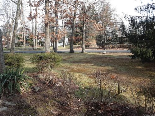 2 Marjorie Dr, Airmont NY  10901-7707 exterior