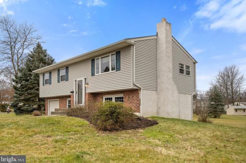 862 Knapp Rd, Lansdale, PA 19446-3136