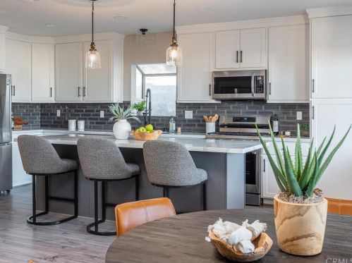 143 Vine St, Lake Nacimiento CA  93446-3736 exterior