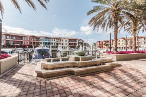 1055 Sandpiper St, Naples FL  34102-0631 exterior