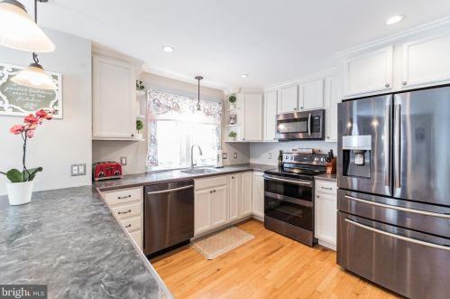 325 Fairview Rd, Woodlyn, PA 19094-1105