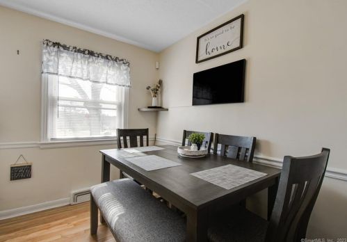 11 Peter Parley Row, Kensington CT  06037-3123 exterior