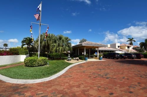 134 Harbor Cir, Delray Beach FL  33483-8005 exterior