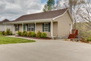 588 Cedar Valley Dr, Clarksville, TN 37043-5595