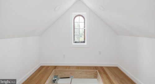 3843 Beecher St, Washington DC 20007-1802 exterior